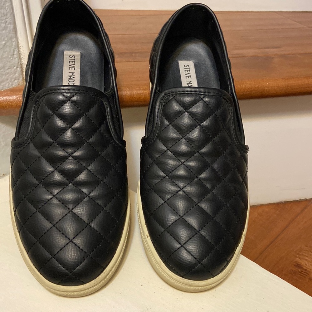 Steve Madden Ecentrcq Sporty Chic Quilted Slip-on Sneaker Black size 9
